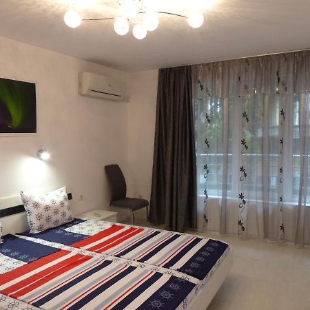 Apartament Holiday Бургас Екстериор снимка