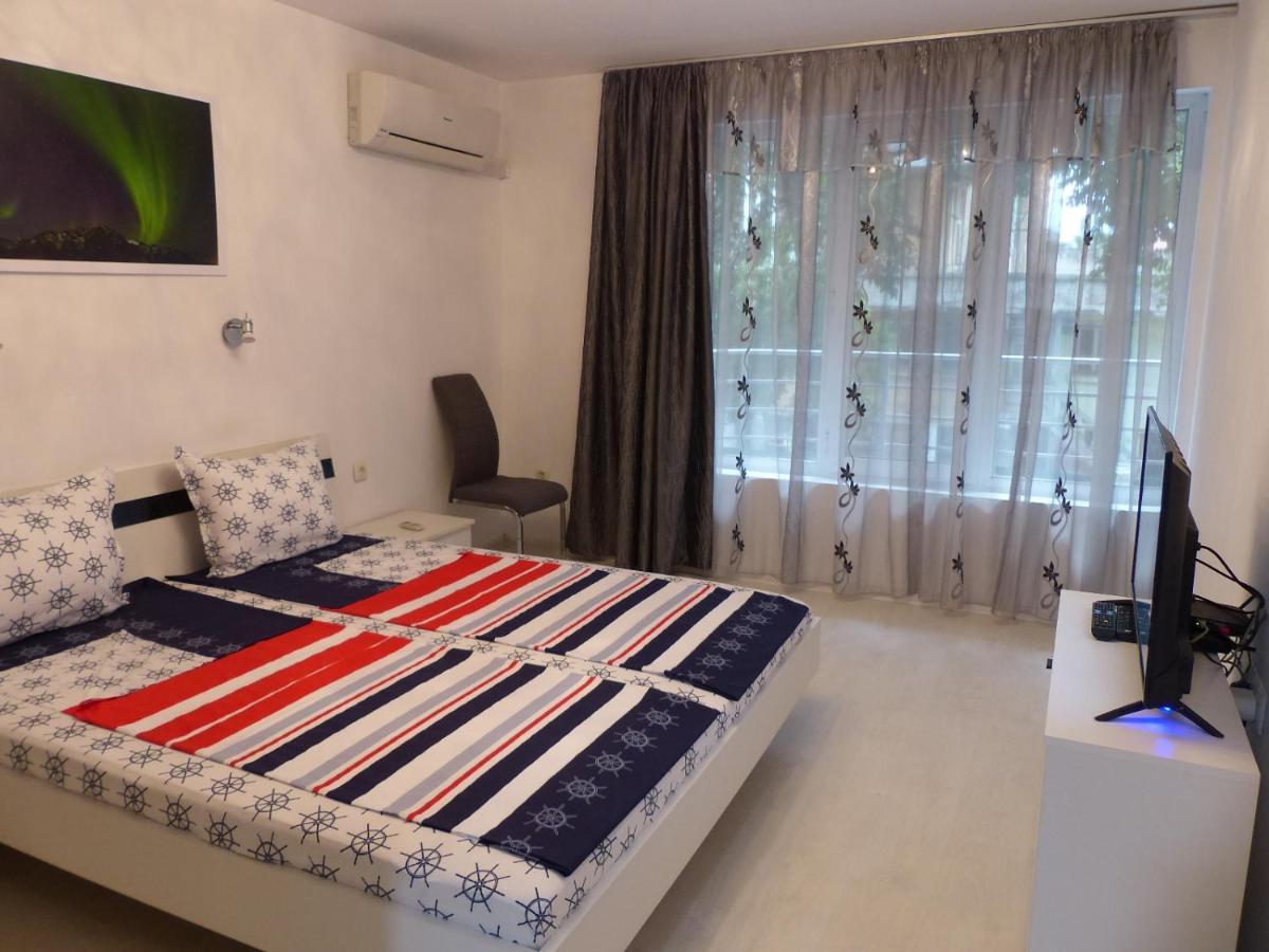 Apartament Holiday Бургас Екстериор снимка